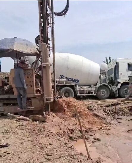 谢家集区岩石井施工